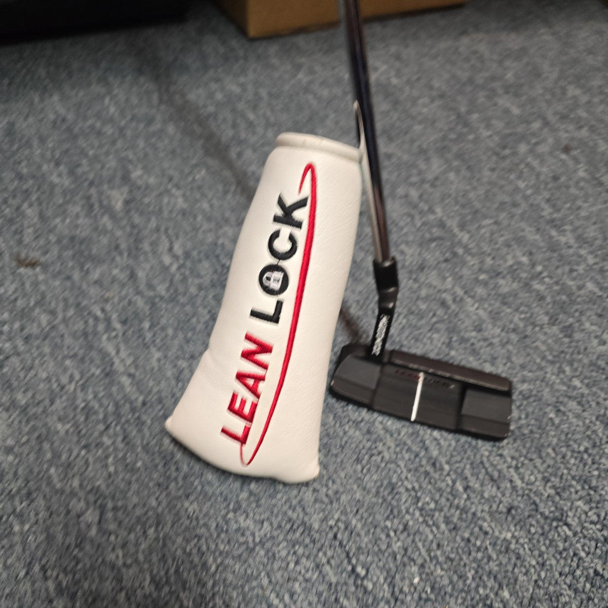 Lean Lock APA Blade Arm-Lock Putter 44" RH w/ Matching Headcover - Very Good