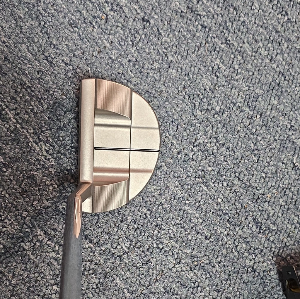 Scotty Cameron Special Select Flowback 5.5 Putter - excellent condition